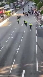 警員駕駛電單車撞人